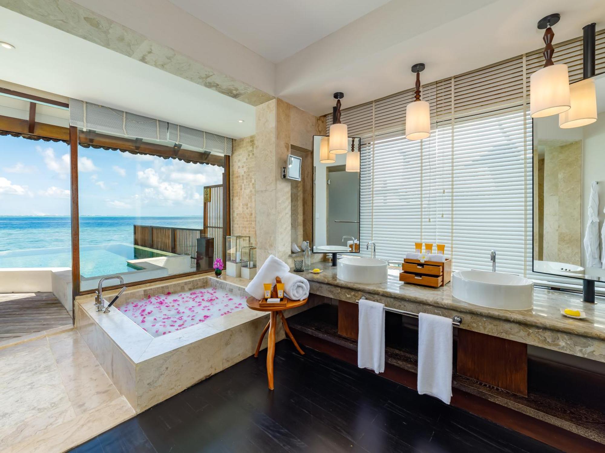 Ozen Reserve Bolifushi Resort 5*
